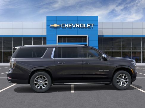New 2026 Chevrolet Suburban Premier w/ Sun And Tow Package AWD/4WD image 5