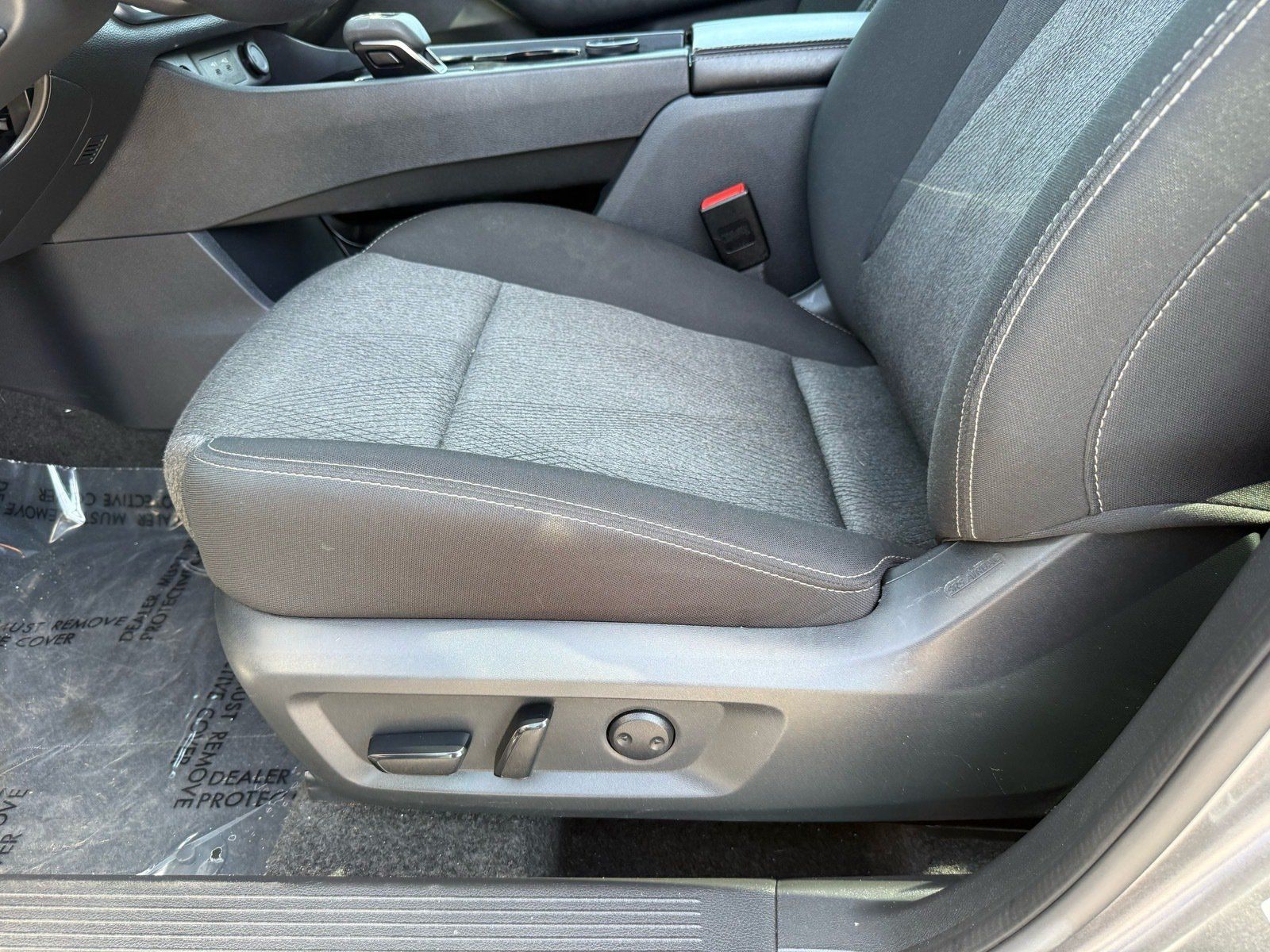 Used 2025 Nissan Rogue SV AWD/4WD image 14