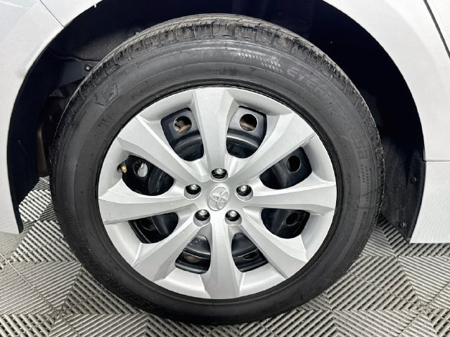 Used 2024 Toyota Corolla LE FWD image 29
