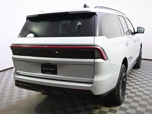 New 2026 Lincoln Navigator Reserve w/ Jet Appearance Package image 6