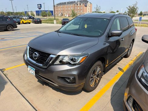 Used 2017 Nissan Pathfinder SL AWD/4WD image 3