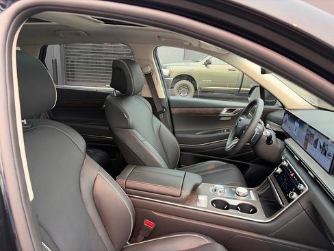 Certified 2026 Genesis GV80 2.5T Advanced AWD/4WD image 9