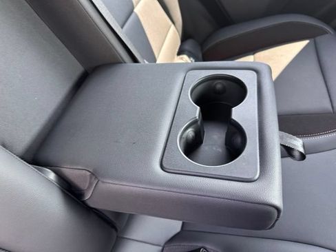 Used 2024 Chevrolet Equinox EV RS FWD image 30