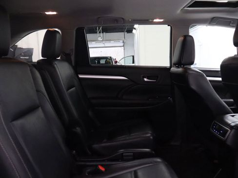 Used 2017 Toyota Highlander XLE AWD/4WD image 17