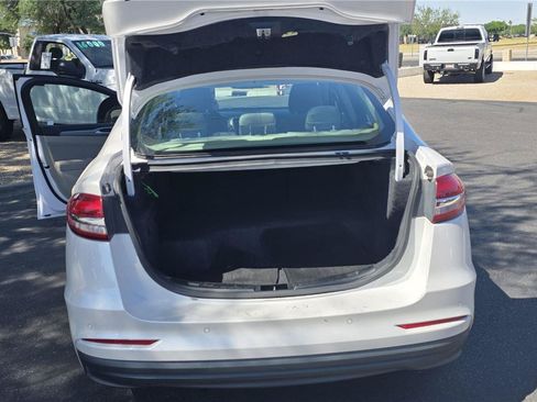 Used 2019 Ford Fusion SE FWD image 11