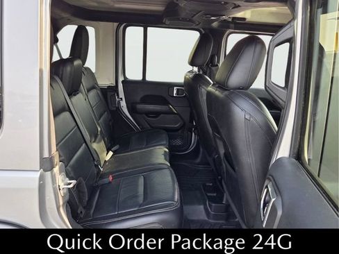 Used 2018 Jeep Wrangler Unlimited Sahara AWD/4WD image 14