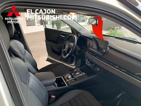 Used 2024 Mitsubishi Outlander SE image 21