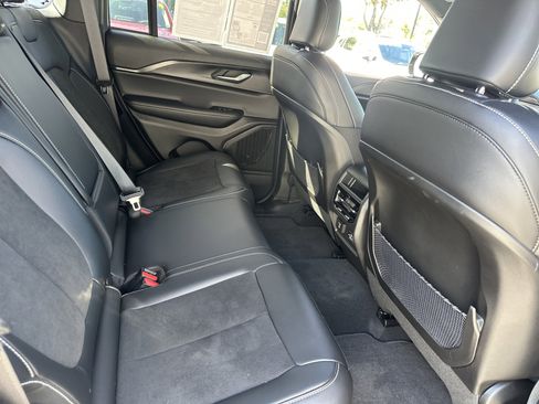 Used 2025 Jeep Grand Cherokee Altitude AWD/4WD image 7