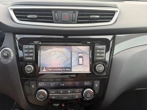 Used 2016 Nissan Rogue SL w/ SL Premium Package AWD/4WD image 17
