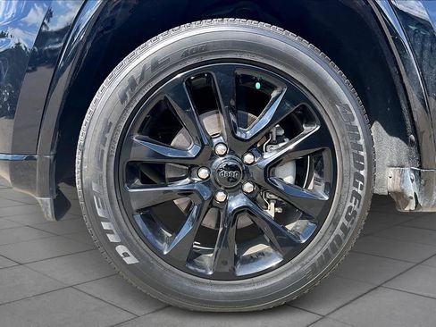 Used 2019 Jeep Grand Cherokee Altitude image 10