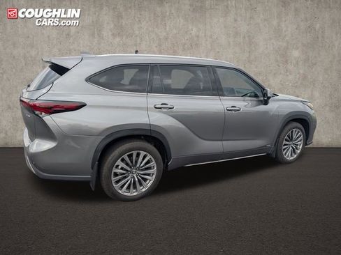 Used 2025 Toyota Highlander Limited AWD/4WD image 8