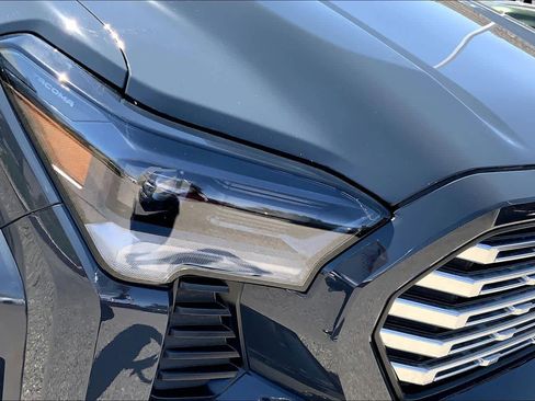 Used 2025 Toyota Tacoma Limited AWD/4WD image 27