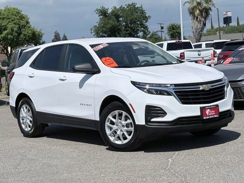Used 2023 Chevrolet Equinox LS w/ LS Convenience Package FWD image 2