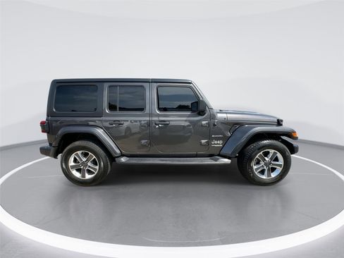 Used 2020 Jeep Wrangler Unlimited Sahara AWD/4WD image 9