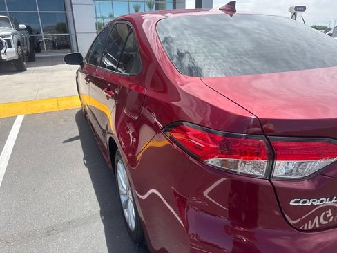 Used 2023 Toyota Corolla LE w/ LE Convenience Package FWD image 3