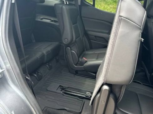 Used 2022 GMC Acadia SLT w/ Technology Package AWD/4WD image 48
