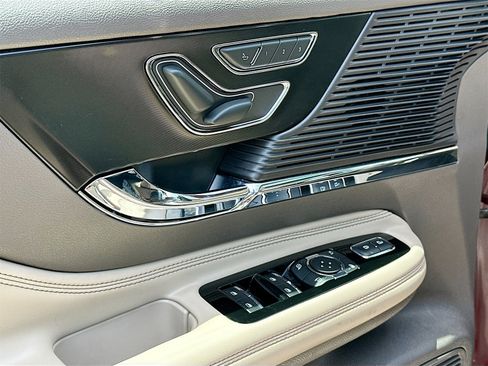 Used 2021 Lincoln Corsair Standard image 17