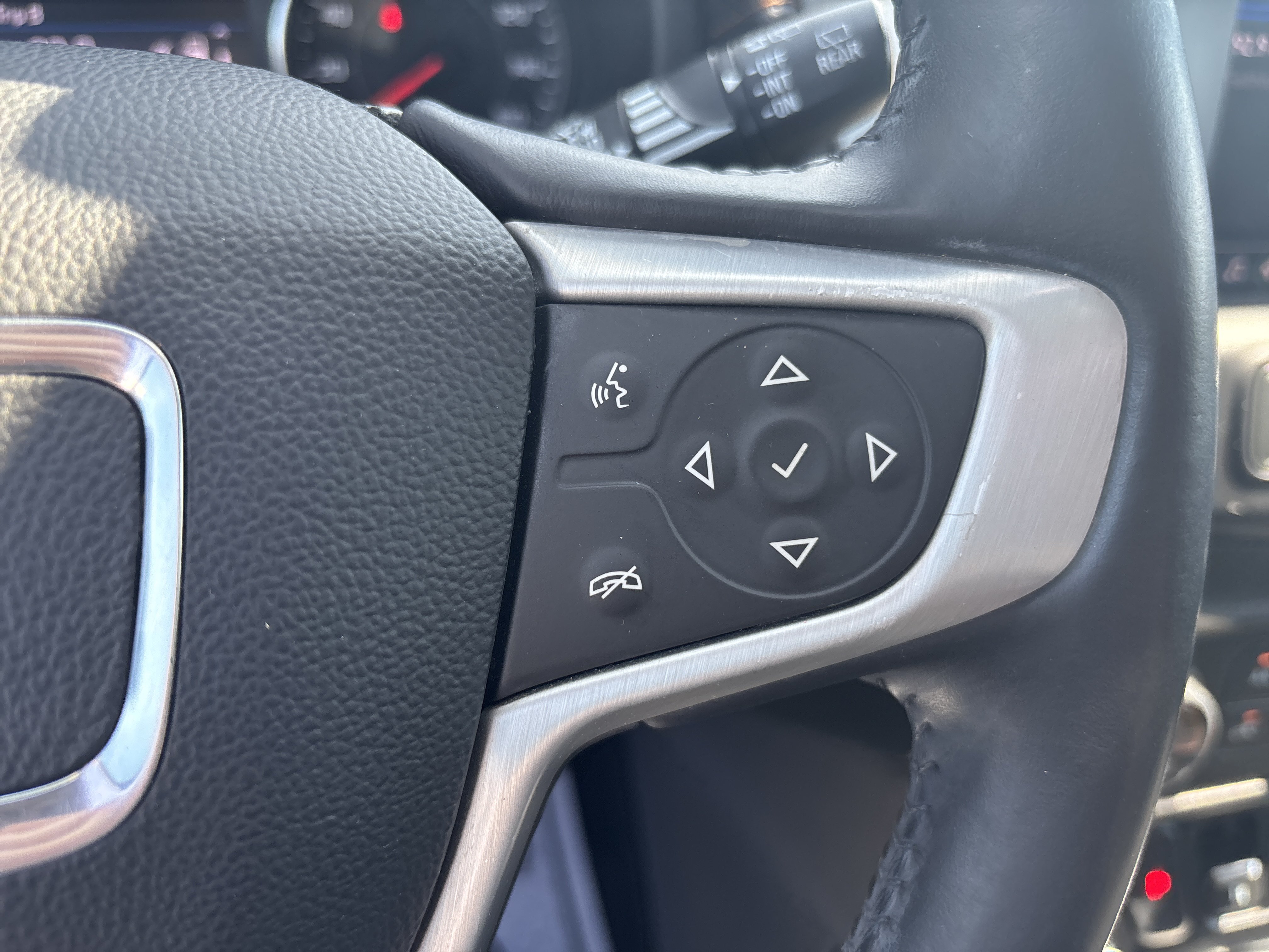 Used 2020 GMC Terrain SLE w/ Driver Convenience Package FWD image 18