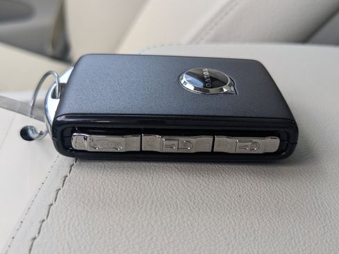 New 2025 Volvo XC60 T8 Core image 32