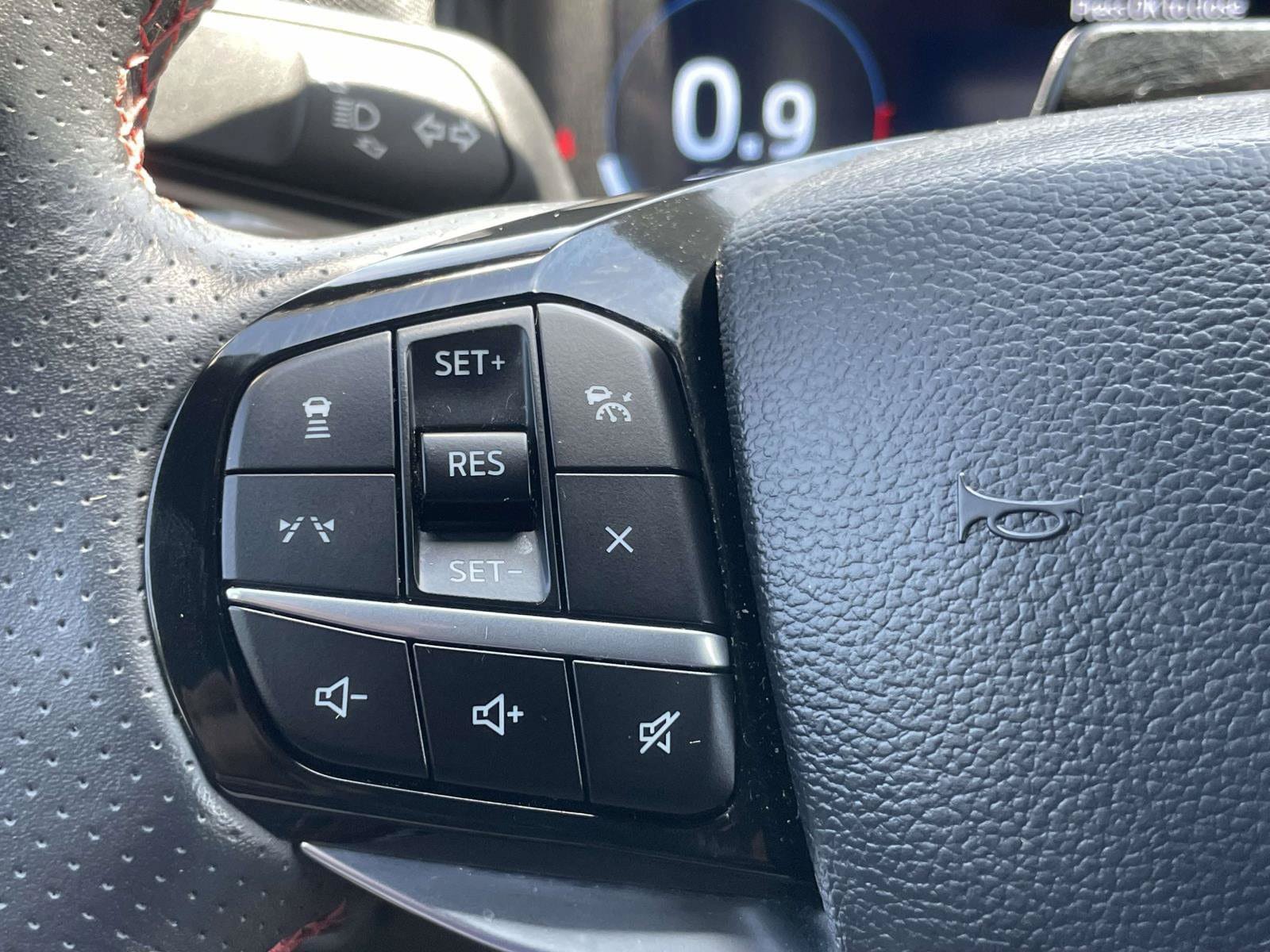 Used 2025 Ford Explorer ST-Line w/ ST-Line Street Pack AWD/4WD image 18