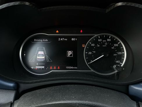 Used 2025 Nissan Versa SV w/ Trunk Package image 33