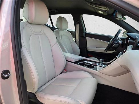 Used 2025 Genesis G70 2.5T image 21