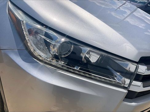 Used 2018 Toyota Highlander Limited AWD/4WD image 34