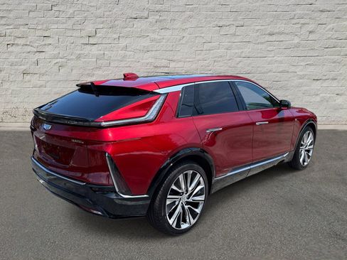 Used 2025 Cadillac Lyriq Luxury w/ LPO, Floor Liner Package AWD/4WD image 5