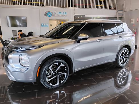 Used 2023 Mitsubishi Outlander SEL image 4