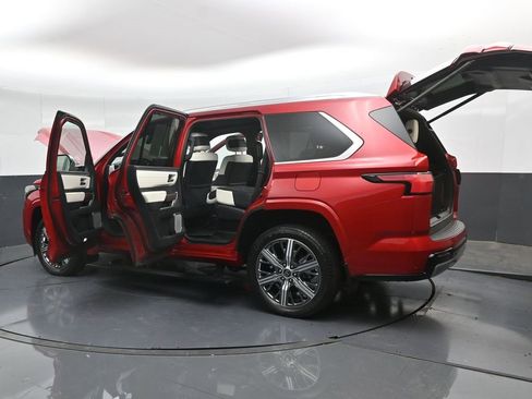 Used 2023 Toyota Sequoia Capstone image 61