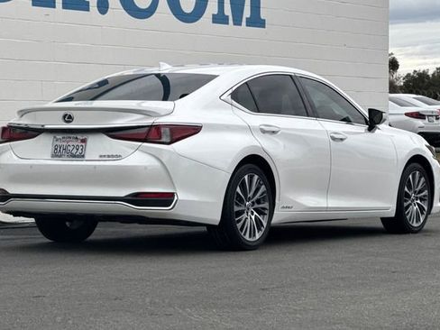 Used 2021 Lexus ES 300h w/ Premium Package image 4