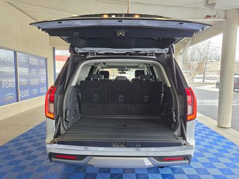 Used 2025 Ford Expedition Platinum w/ Driver's Package image 7