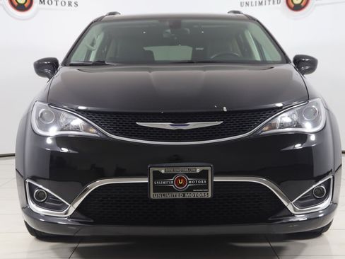 Used 2018 Chrysler Pacifica Touring-L FWD image 50