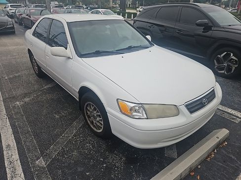 Used 2000 Toyota Camry LE image 1