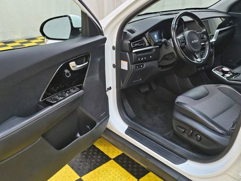 Used 2022 Kia Niro EX image 20