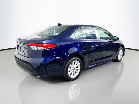 Used 2025 Toyota Corolla LE w/ LE Premium Package FWD image 4