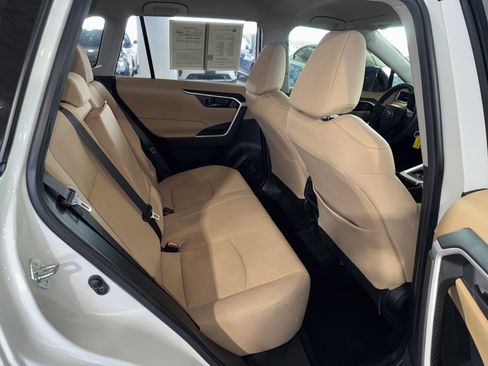 Used 2019 Toyota RAV4 LE FWD image 14