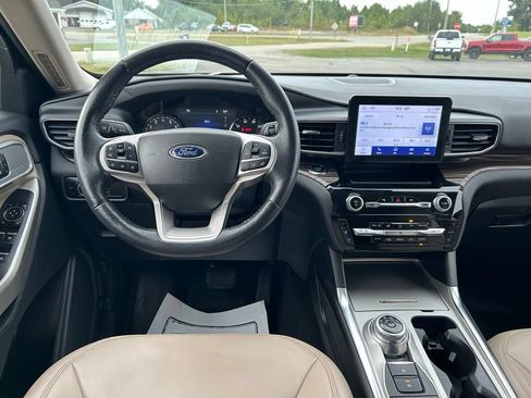 Used 2022 Ford Explorer Limited w/ Equipment Group 301A AWD/4WD image 13