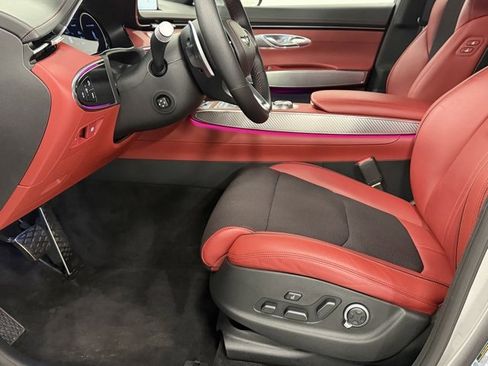 Used 2025 Genesis GV70 2.5T w/ Sport Prestige Package image 11