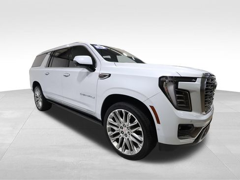 Used 2026 GMC Yukon XL Denali w/ Denali Reserve Package AWD/4WD image 6