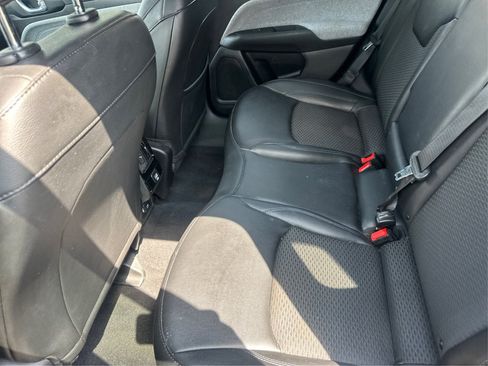 Used 2025 Jeep Compass Latitude AWD/4WD image 12