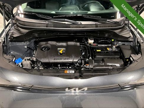 Used 2025 Kia Soul LX w/ LX Technology Package FWD image 11