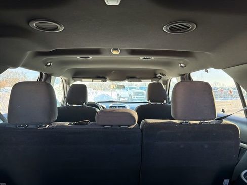 Used 2019 Ford Explorer XLT image 15