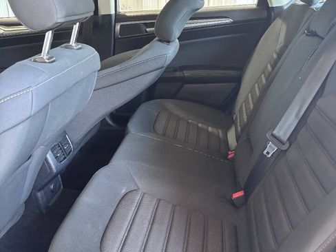 Used 2019 Ford Fusion SE FWD image 7