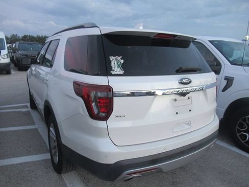 Used 2017 Ford Explorer XLT w/ Equipment Group 202A FWD image 4