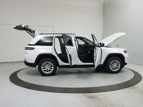 New 2026 Jeep Grand Cherokee Laredo X RWD image 17