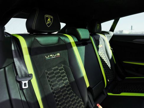 Used 2022 Lamborghini Urus AWD/4WD image 44