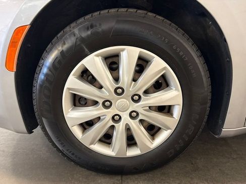 Used 2018 Chrysler Pacifica L FWD image 7
