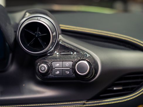 Used 2021 Ferrari F8 Tributo RWD image 11