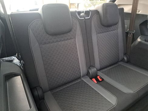 Used 2021 Volkswagen Tiguan S image 12